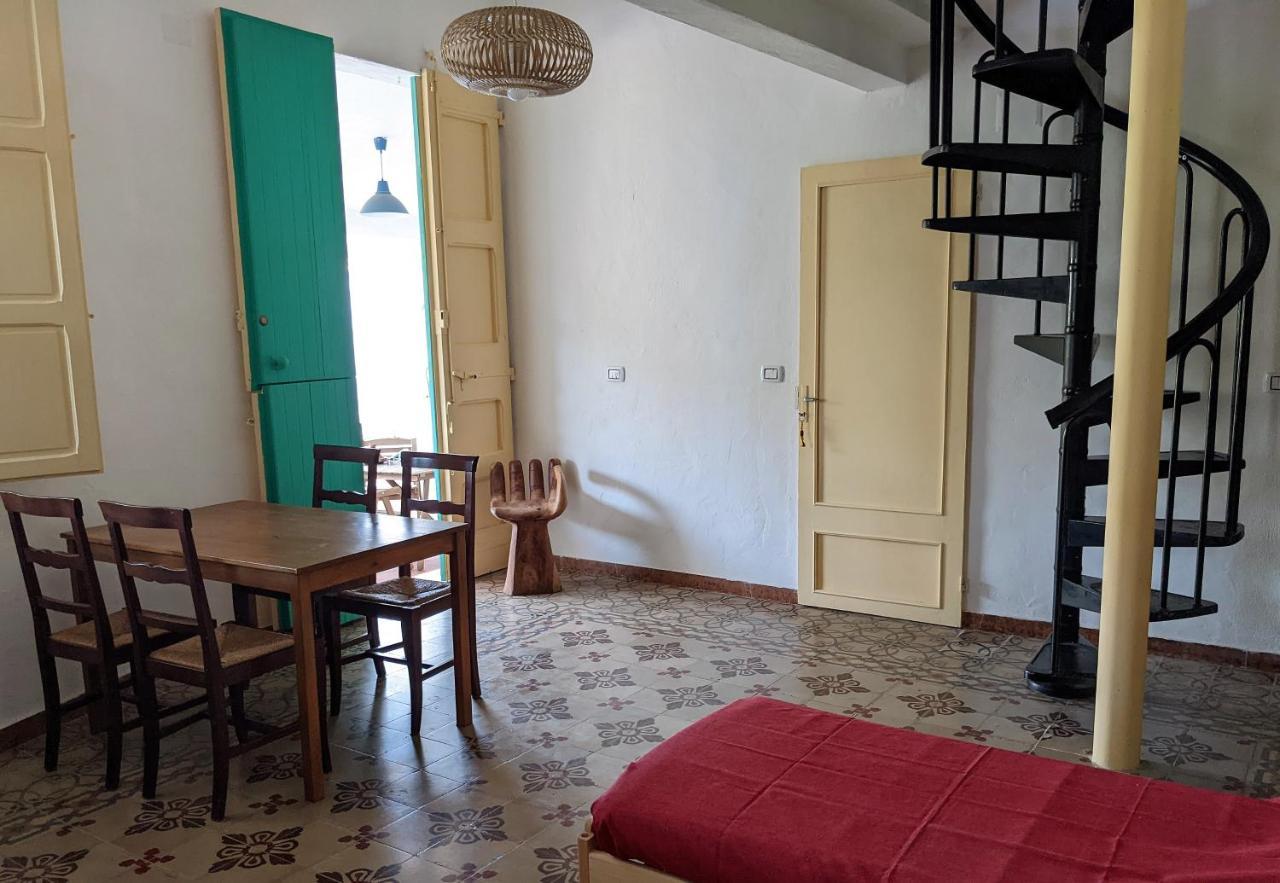 Bed and Breakfast Cala Vinagra House Carloforte  Exterior foto